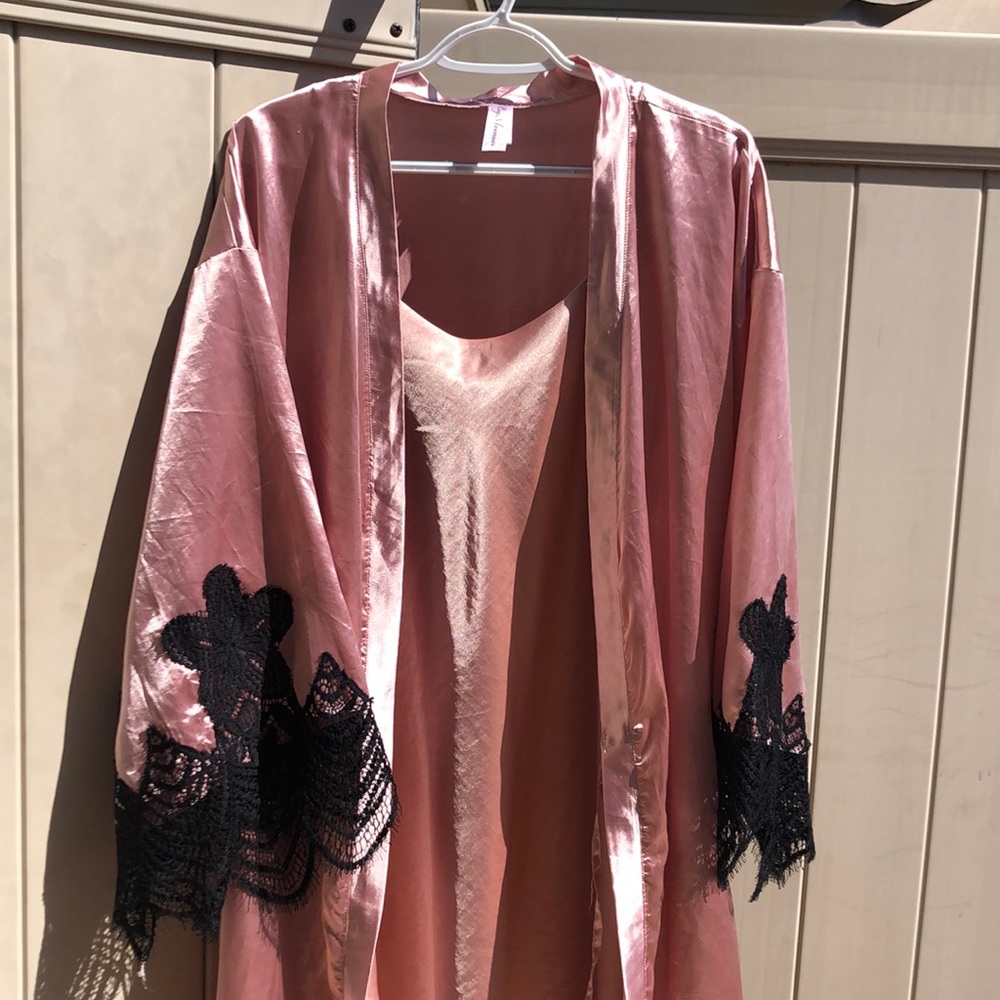 LEG AVENUE  Satin Chemise& Robe set Xl